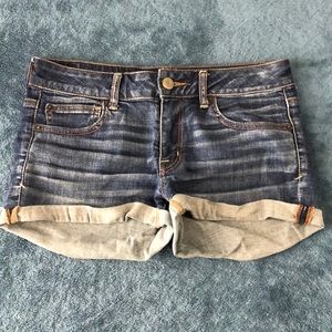 AEO medium dark wash shortie shorts size 8